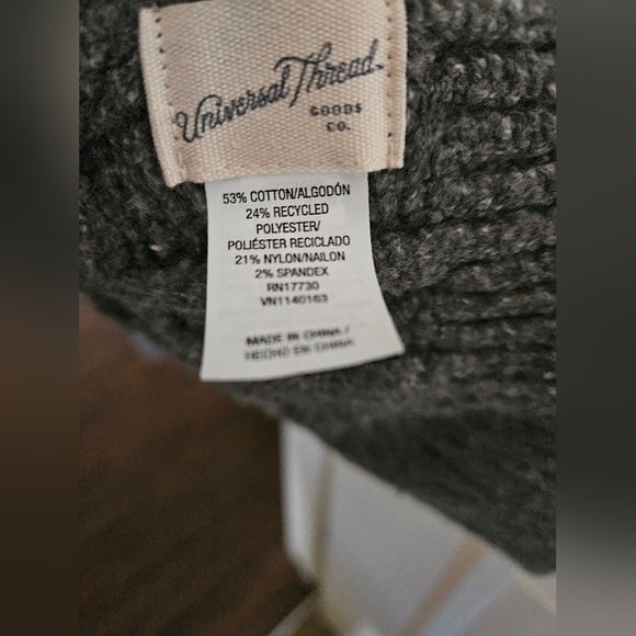 Universal Thread Scarf - Picture 2 of 3